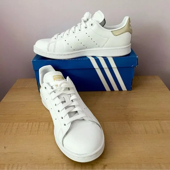 ADIDAS STAN SMITH Originals Women's Size 8 EE8836 GOLD SHOES AUTHENTIC Pre-owned - Picture 3 of 16